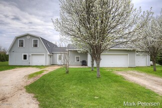 1402 Deaner Rd NE, Edmore, MI 48829