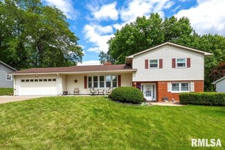 2403 Salem Ct, Bettendorf, IA 52722
