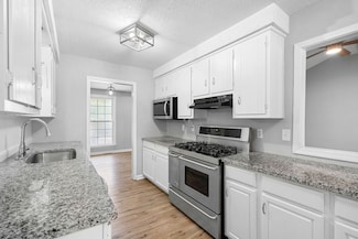 440 Cunningham Ln, Clarksville, TN 37042