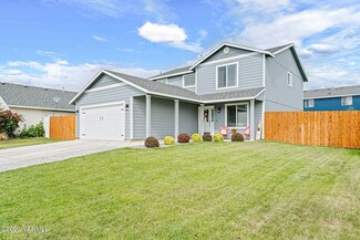 213 N Perle St, Moxee, WA 98936