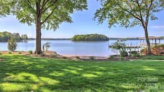 495 Bay Harbour Rd, Mooresville, NC 28117