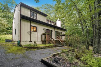 226 Meadow Lark Cir, Lehman Township, PA 18324