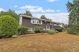 8 Memorial Dr, Manchester, NH 03103