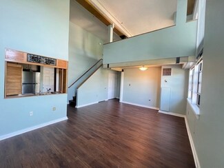 33 Maplewood Ave Unit 215, Gloucester, MA 01930