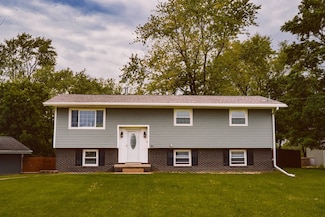 523 W State St, Washburn, IL 61570