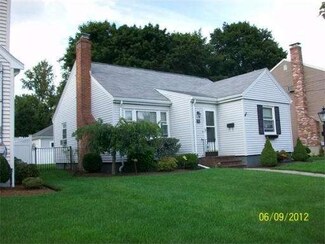 44 Hawley Rd, Wakefield, MA 01880