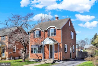 251 S 6th St, Chambersburg, PA 17201