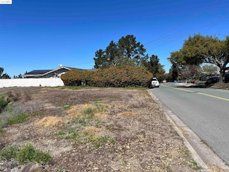 82 Zander Dr, Orinda, CA 94563