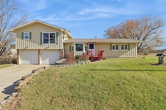109 S West Ave, Lacona, IA 50139