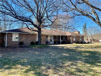 3901 S Franks Ln, Selma, IN 47383