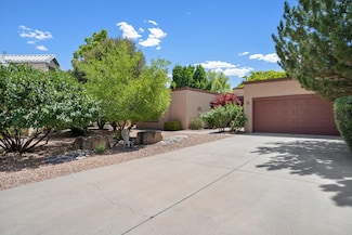 324 La Chamisal Ln NW, Los Ranchos, NM 87107
