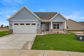 1 Forest Ct, Monticello, IL 61856