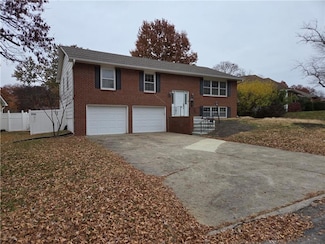 313 Goodrich Dr, Warrensburg, MO 64093