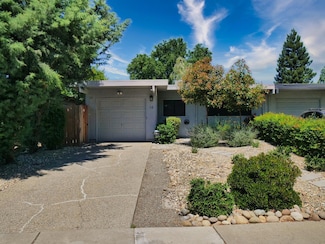 14 Blue Heron Ct, Sacramento, CA 95833