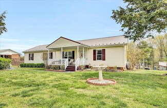 1965 Country Club Rd, Hurt, VA 24563