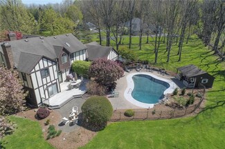18 Surrey Hill Ln, Pittsford, NY 14534