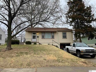 735 N 77th Ave, Omaha, NE 68114
