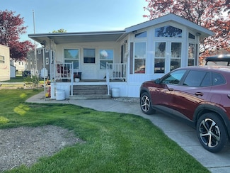 5204 Cambridge Ln, Lexington, MI 48450