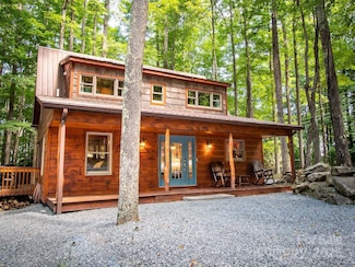 213 Rhododendron Dr, Beech Mountain, NC 28604