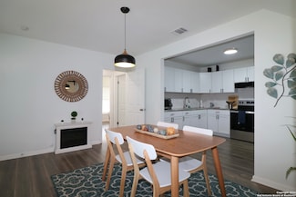 2202 Hays St, San Antonio, TX 78202