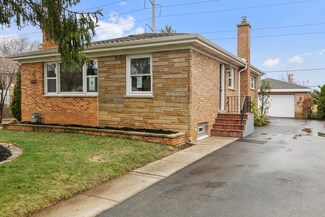 551 Barberry Rd, Highland Park, IL 60035