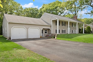 112 Stoddard Dr, North Attleboro, MA 02760