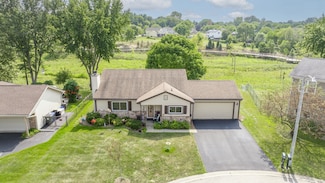 1151 Sandpebble Cir, Algonquin, IL 60102