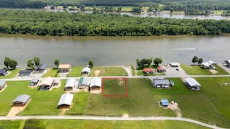 35 Wc Pickett Rd, Clifton, TN 38425