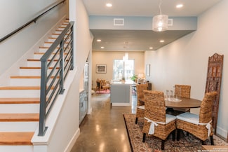 210 W Peden Alley Unit 122, San Antonio, TX 78204