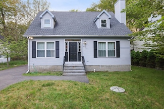 9436 Juniper Dr, Tobyhanna, PA 18466