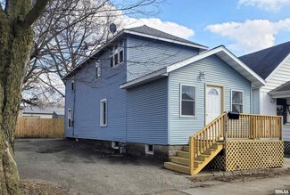 402 S 3rd St, Pekin, IL 61554