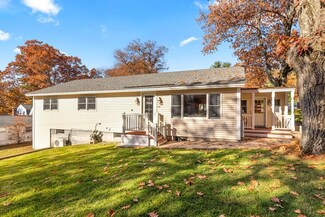 44 Woodlawn St, Tyngsboro, MA 01879
