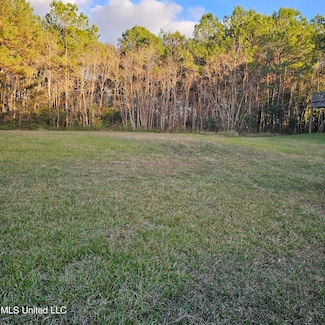 6010 Crescent Shore Dr, Biloxi, MS 39532