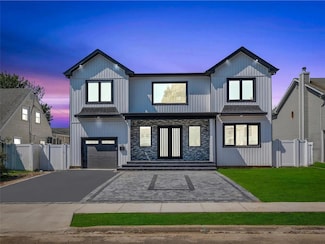 14 Bark Ln, Levittown, NY 11756