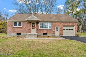 19 Victor Dr, Albany, NY 12203