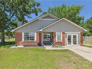 16 E Kenny Dr, Hinesville, GA 31313
