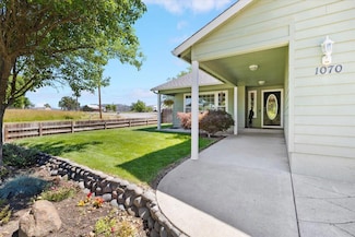 1070 Havenwood Dr, Eagle Point, OR 97524