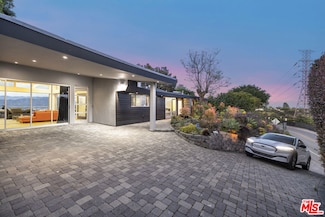 7275 Mulholland Dr, Los Angeles, CA 90068
