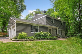 27915 Woodside Rd, Excelsior, MN 55331