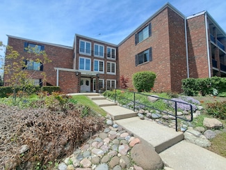 520 Biesterfield Rd Unit 213D, Elk Grove Village, IL 60007