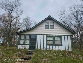 4562 Trail Rd, Caseville, MI 48725