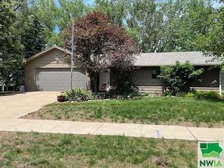 2401 W 15th Street Place, Sioux City, IA 51103