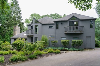 19 Money Point Rd, Mystic, CT 06355