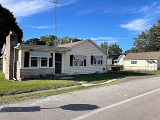 124 W Superior St, Winamac, IN 46996