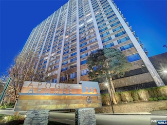 250 Gorge Rd Unit 16D, Cliffside Park, NJ 07010