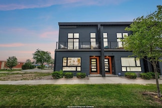 222 N Van Buren St, Green Bay, WI 54301