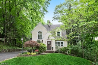 35 Ridge Rd, Ridgewood, NJ 07450
