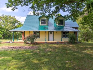 6115 Salem Chapel Rd, Walnut Cove, NC 27052