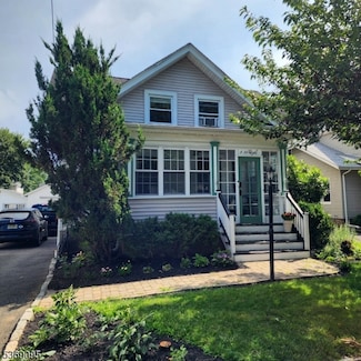 8 Maple Ave, Morris Plains, NJ 07950