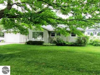 624 Eastwood Ave, Traverse City, MI 49686